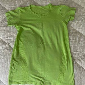 Alo workout T-shirt - size M - worn once!